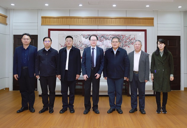 1吴书记合影.jpg